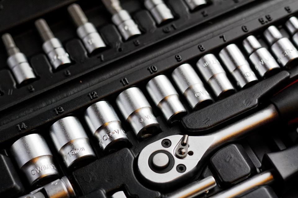 Sada nástrčných klíčů v kufru mechanika